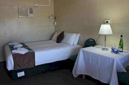 Windsor Hotel Motel Дэлби Экстерьер фото
